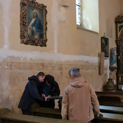 V březnu 2024 jsme zavěsili zrestaurované obrazy Křížové cesty v kostele v Horním Polubném.