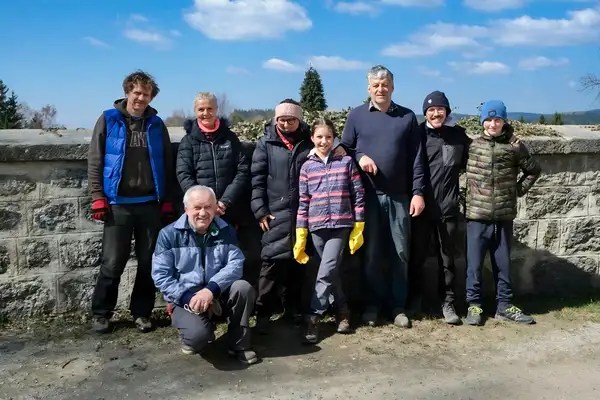 Jarní úklid kolem kostela a ohlédnutí za Velikonocemi